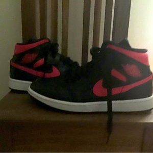 Jordan 1 siren black